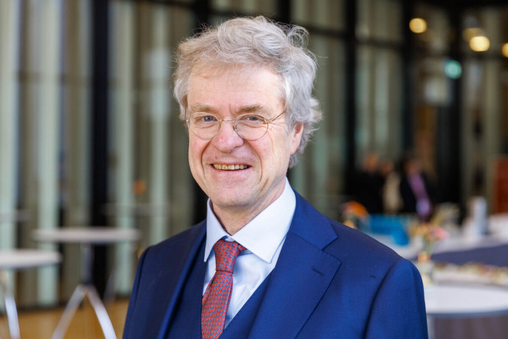 Porträtfoto von Prof. Dr. Wieland Kiess, langjähriger Direktor der Klinik und Poliklinik für Kinder- und Jugendmedizin am Universitätsklinikum Leipzig