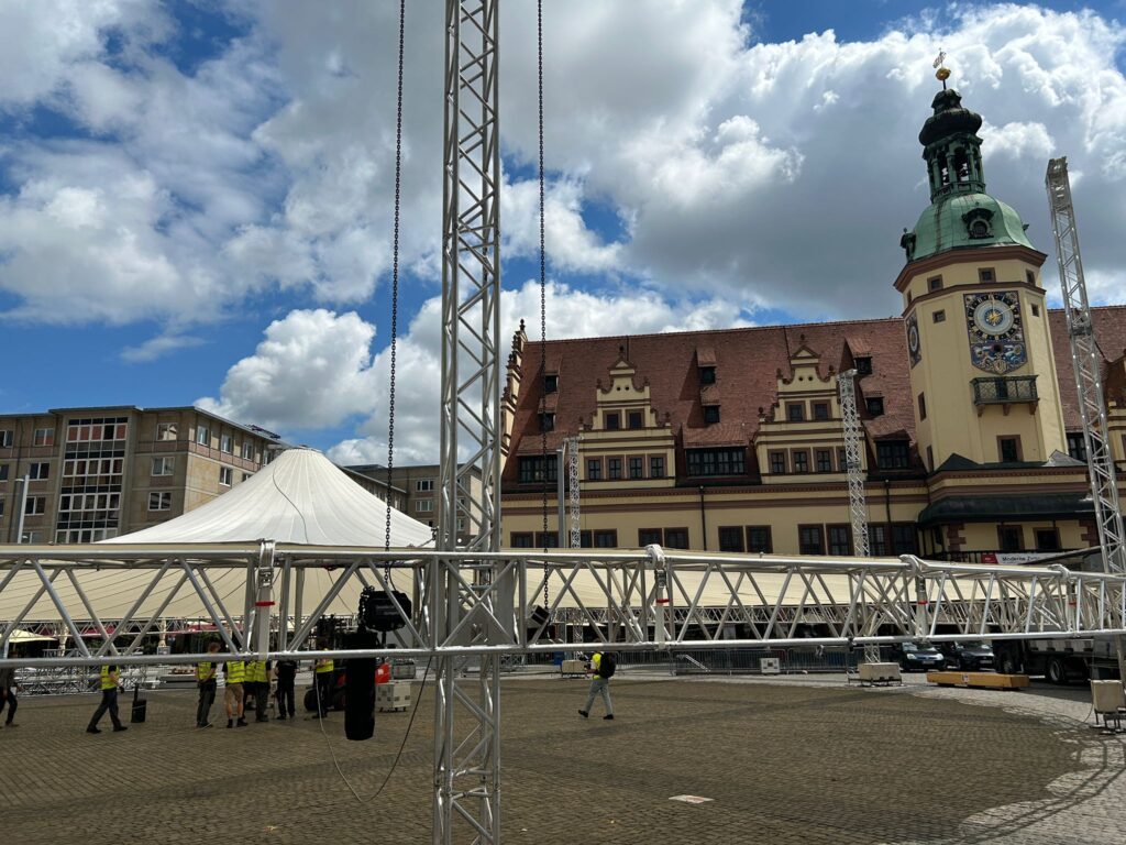 Aufbau Fan Festival zum Finale der UEFA Conference League 2025/26